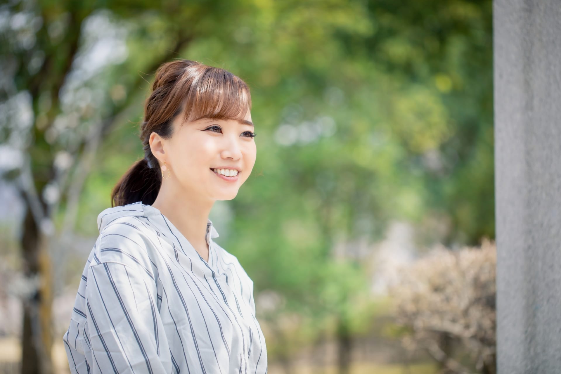 忙しく働く女性